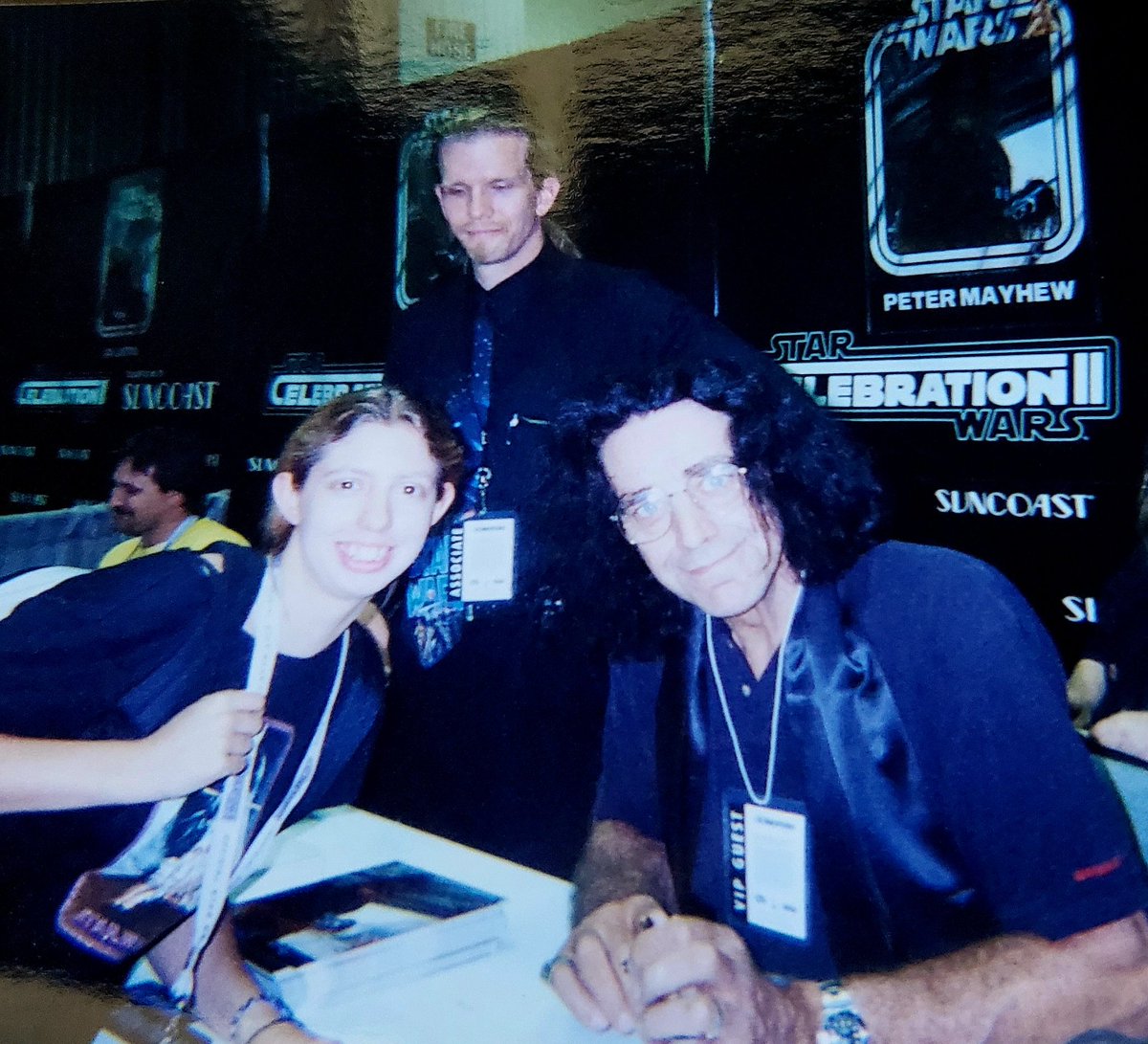 I don't typically post pics of myself, but in honor of #StarWarsDay here is a picture of me meeting the wonderful Peter Mayhew. https://t.co/qIR9xDNAY9