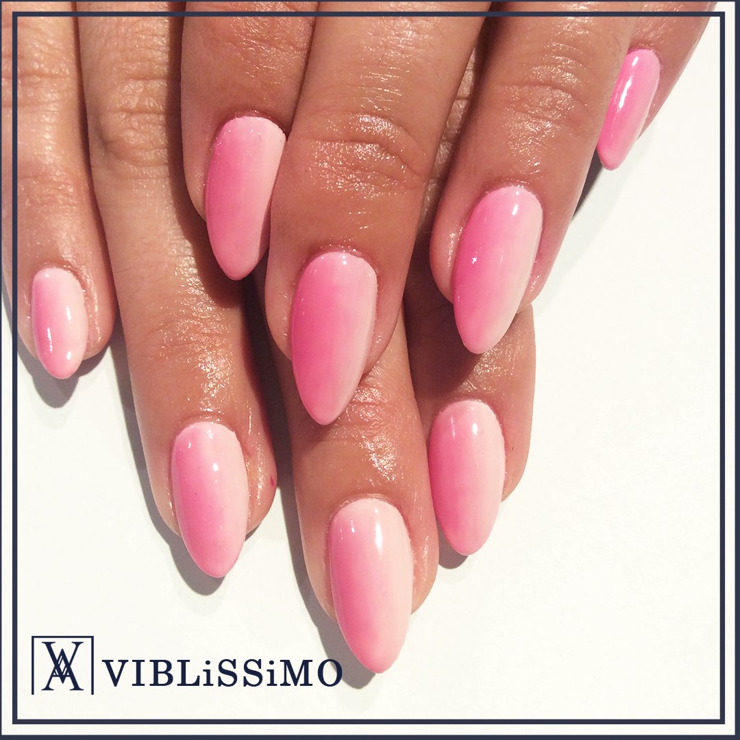 Pink ombre #almondnaildesigns #almondnails #pinknails #fyp