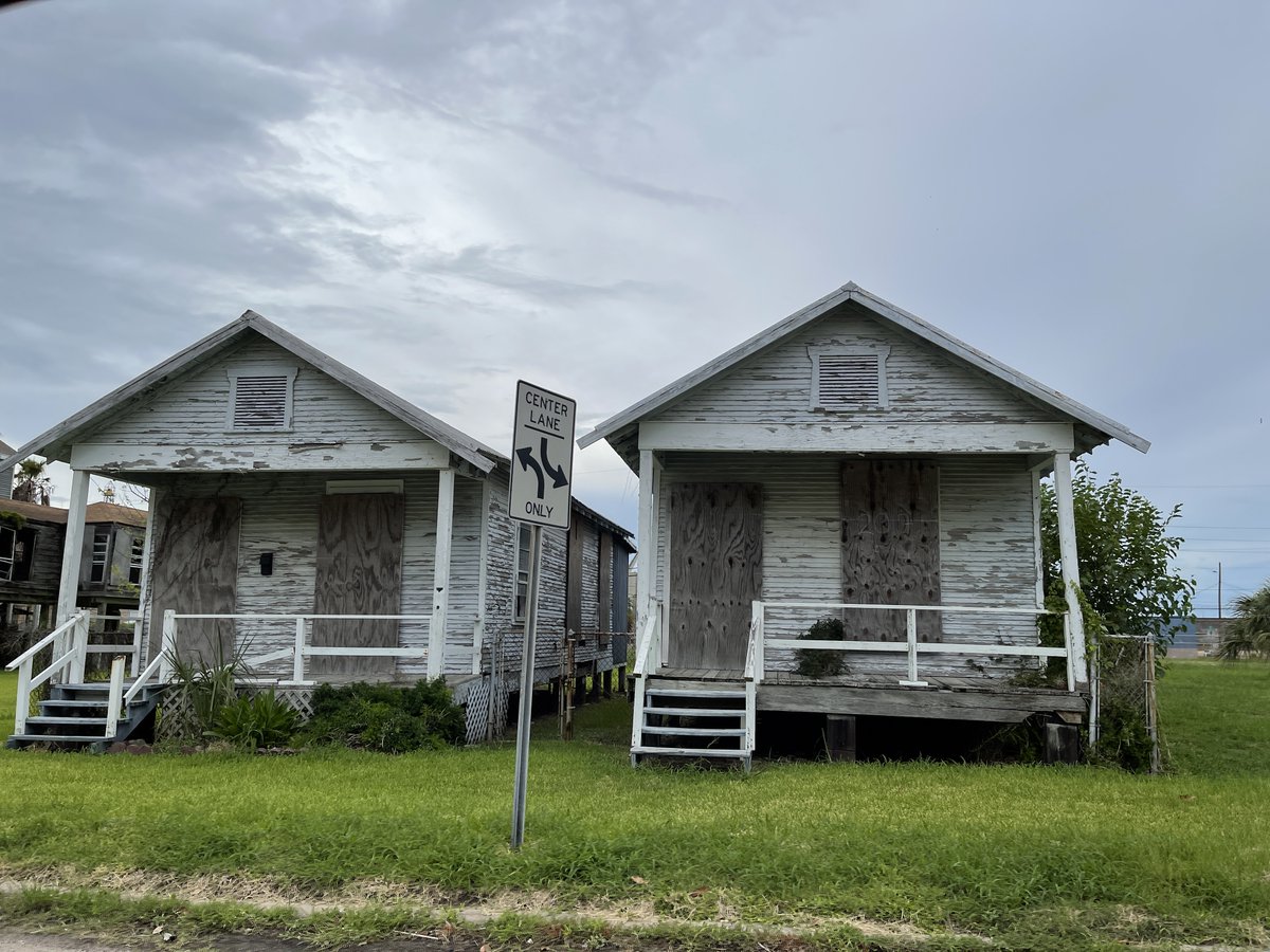 tanyadebose's tweet photo. It's National Preservation Month! Join this thread by telling us it's an endangered Black place without telling us it's an endangered Black place. Let's go! 
Here's 2 shotgun houses on Galveston Island once home to dock workers. There's a story here that's worth telling. https://t.co/8tZOa481OS