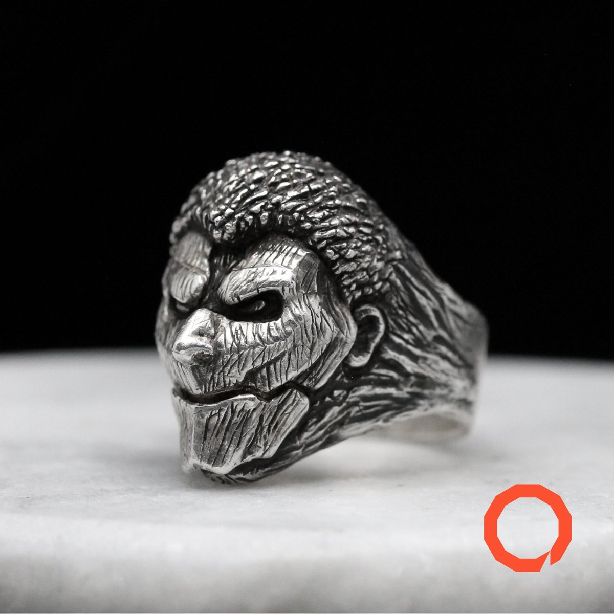 KaijuLab_Silver's tweet photo. Handmade Armored Titan silver 925 ring. From #aot
#AttackOnTitan #reinerbraun #Silver https://t.co/4nnYzUbUZR