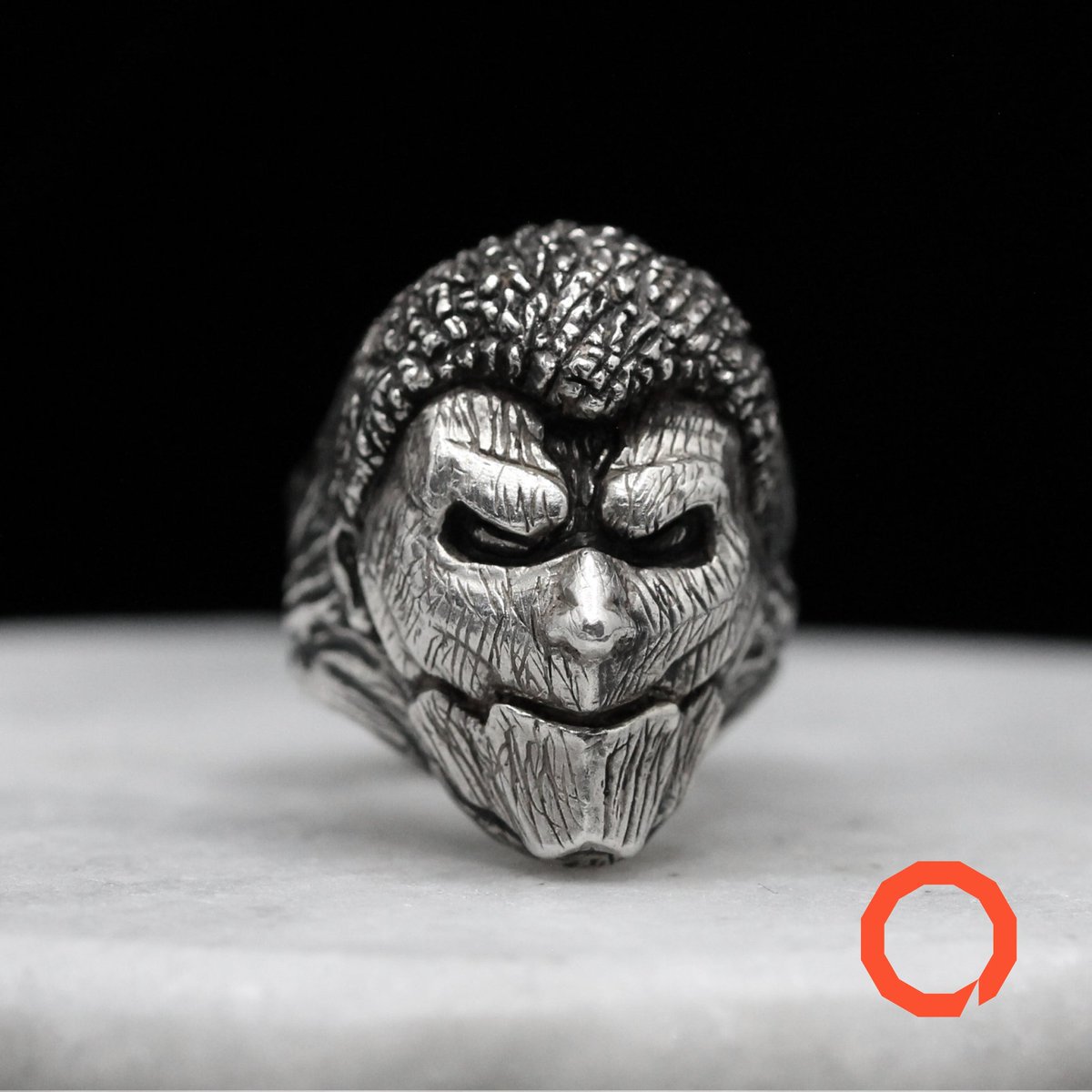 KaijuLab_Silver's tweet photo. Handmade Armored Titan silver 925 ring. From #aot
#AttackOnTitan #reinerbraun #Silver https://t.co/4nnYzUbUZR