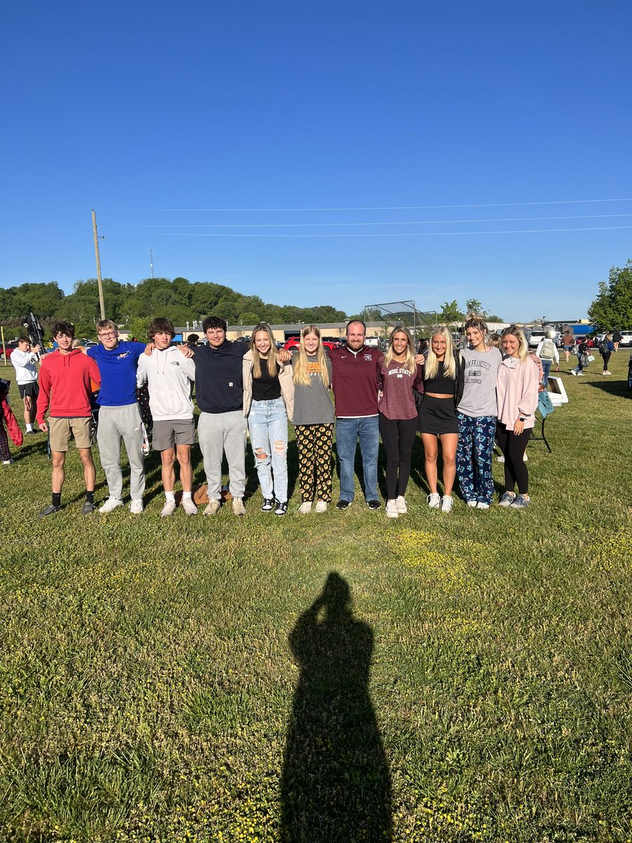 EHS_FCA's tweet photo. Last meeting of the year! Sending the seniors off and moving the 8th grade up! 
Not my will. HIS Will! https://t.co/0e0fDDK1jC