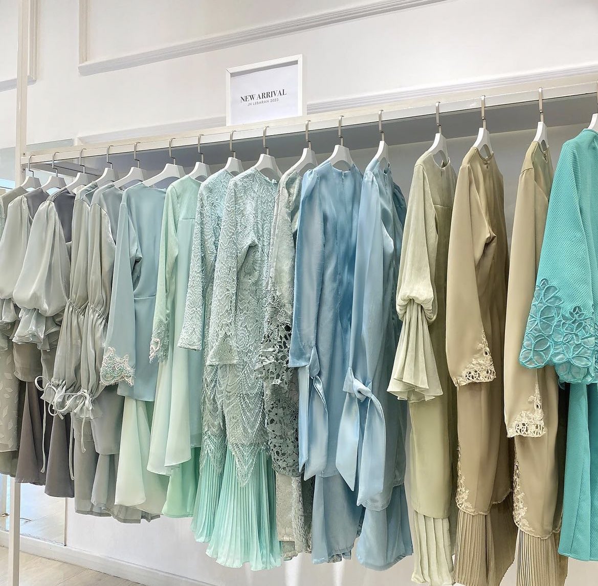 shopwithfiyn's tweet photo. the boutique that have the most colourful look , really a need for weddings and Raya Haji 😮‍💨 

— a thread https://t.co/kfqztkfpHu
