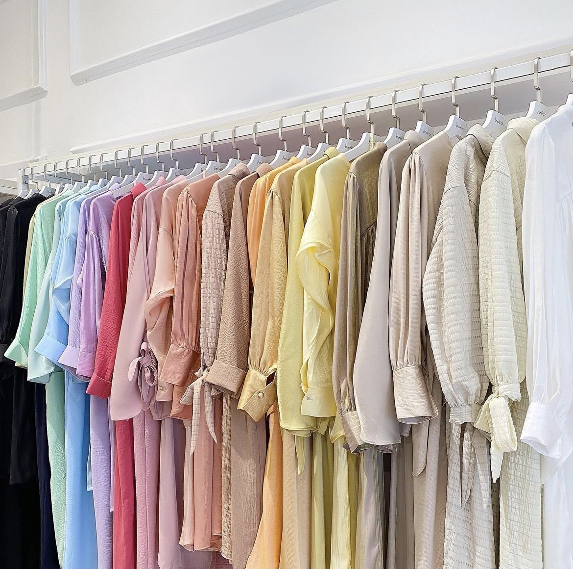 shopwithfiyn's tweet photo. the boutique that have the most colourful look , really a need for weddings and Raya Haji 😮‍💨 

— a thread https://t.co/kfqztkfpHu