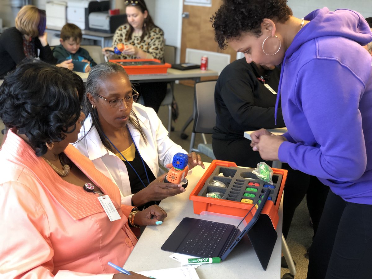 RoboWunderkind's tweet image. Yesterday we started our implementation with our new partner @GCSchoolsNC. We started with a kick-off workshop and can't wait to see the first results in the classroom soon.

Thank you, @strange_natalie and @JenniferRedfea4, for your amazing work.

#STEM #NCSTEM #NCISTE