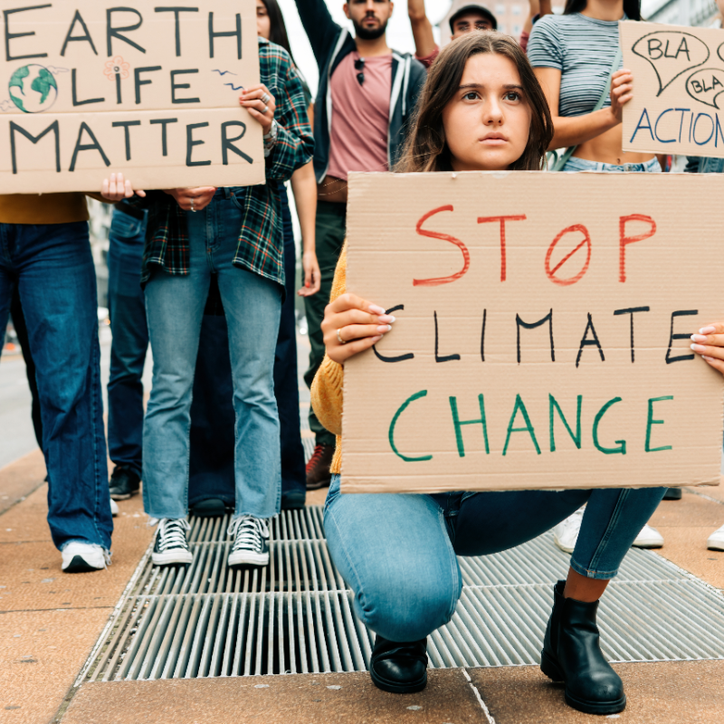 physisinvest's tweet photo. Two recent reports on climate change and related financial, economic, and social risks should be required reading for investors and other stakeholders as it will take all hands on deck to offset record climate change numbers. Learn more in our latest blog: https://t.co/YHMq539I4Y https://t.co/5i6R1VeAWr