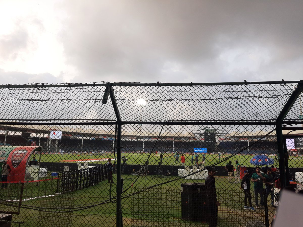 HuzaifaKhan021's tweet photo. Karachi k stands khali hy ispe Tanqeed sb karty he lekin stands khali q hy .
1. No Parking 
2.1/2 km walk 
3.worst viewing experience 
4. Double price of Food
5. water bottle ,power bank banned
6. Bookme &amp; their issues
7. Sindh police behavior
8. No fan engagement https://t.co/qAu4RQWRMv