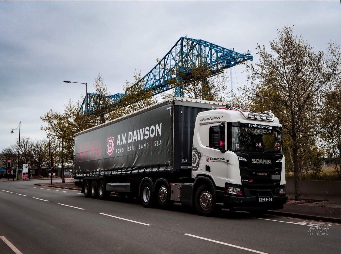 It's great to see one of our recently acquired #Euroliner #trailers with its new branded curtains.
 
Huge thank you to AV Dawson Transport colleague, Alexander McGlade, for snapping this shot next to the iconic #TransporterBridge.

#TalkingupTeesside #Trautliner #Middlesbrough