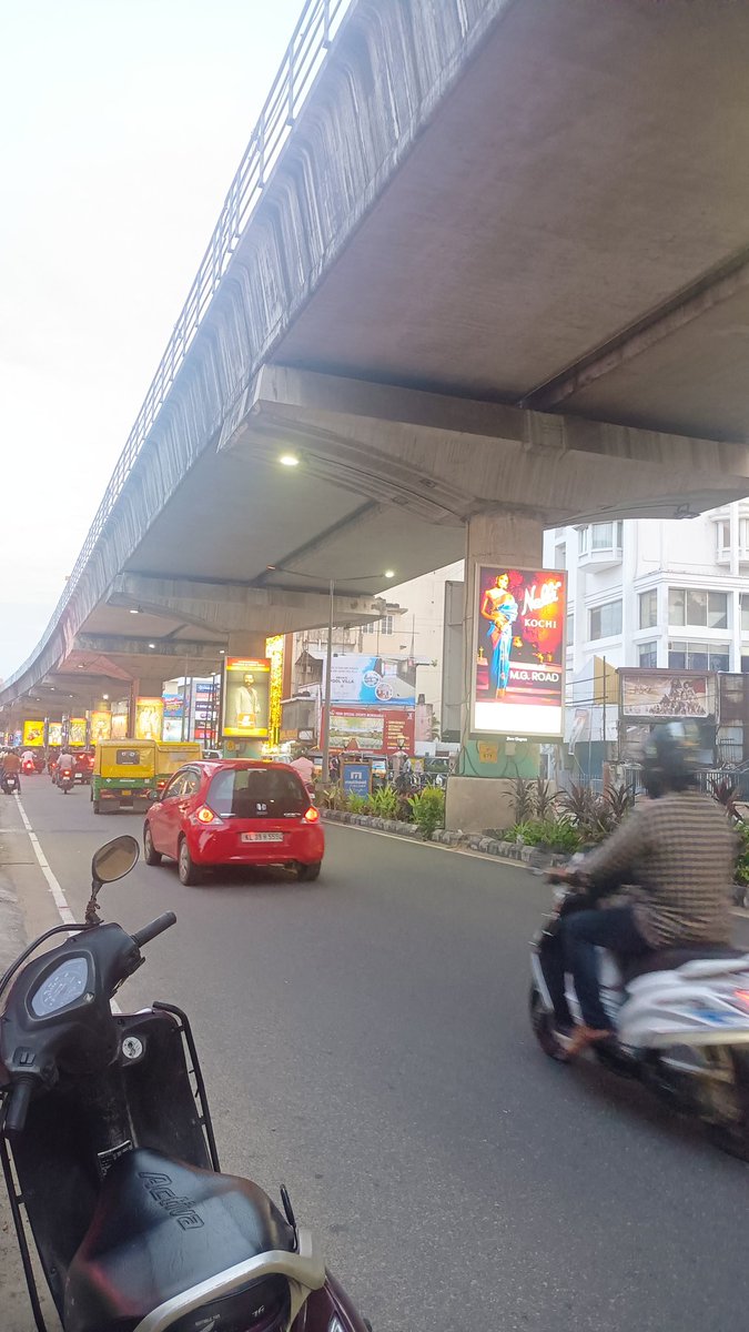 syashi111's tweet photo. വളരെ തിരക്കേറിയ ഒരു സായം സന്ധ്യ കൂടി.... https://t.co/7W4HyQdq7C