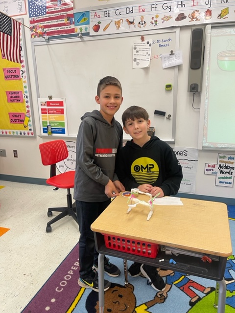 Avonworthschool's tweet image. 2nd grade participated in RemakeLearningDays, Catapult Challenge!  The class met virtually with first grade students at Cambria Elementary.  The students loved working together to create a catapult and showing their virtual friends how it worked.

#RemakeLearning #RemakeDays
