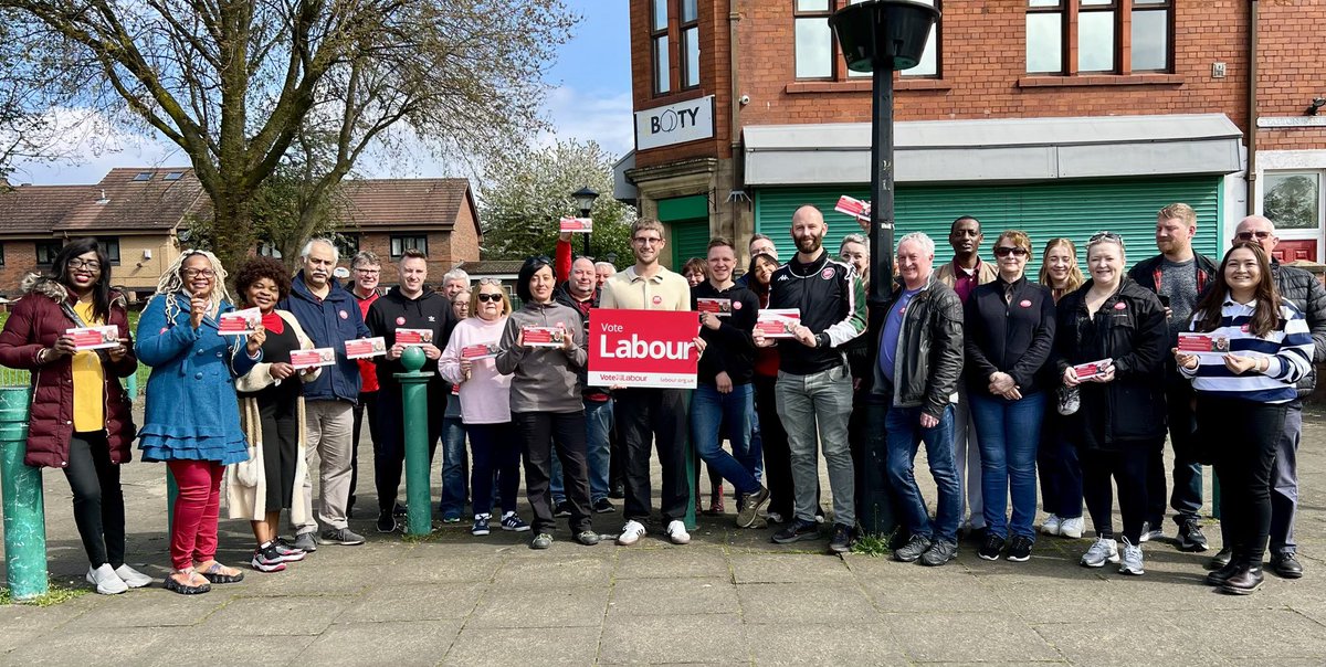 paul4citymayor's tweet photo. Best wishes to all 21 superb @SalfordLabour candidates standing in today’s local elections in our city. 

Polls open 7am-10pm:

🗳️ Check your polling station here https://t.co/5AecD5eNwr
🪪 Don’t forget your photo ID
❎ Please use your vote for Labour 🌹

#BetterAndFairerSalford https://t.co/Jf0Dq8HjQw