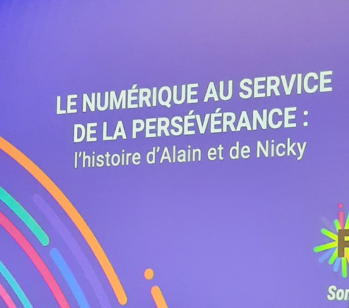 Le Sommet du numérique en éducation débute avec une belle discussion portant sur les projets de robotique en classe. Nicky nous parle des étoiles dans les yeux de son enseignant et Alain nous parle des occasions incroyables de partager sa passion avec les jeunes. #sommet2023