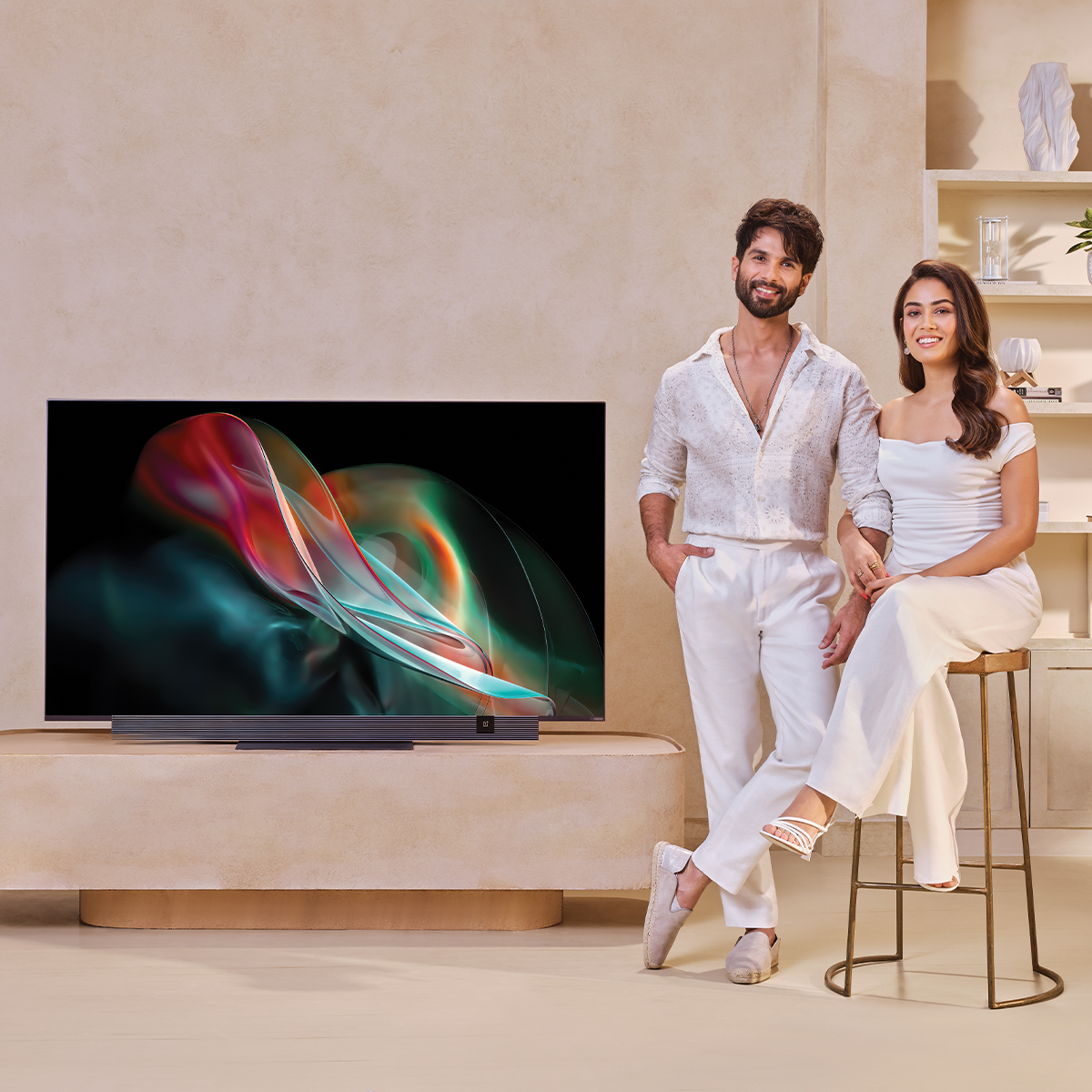 OnePlus_IN's tweet image. @shahidkapoor and #MiraKapoor are loving the cinematic experience on their all-new #OnePlusTVQ2Pro. Get yours now: onepl.us/3LVGHpW

#OnePlusTV #ImaginationAndIntelligence