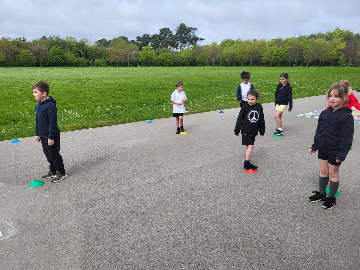 GCPYEAR2's tweet image. We've had great fun today learning about attack and defence in P.E with Alien invaders! @PrimaryGreat #gapped