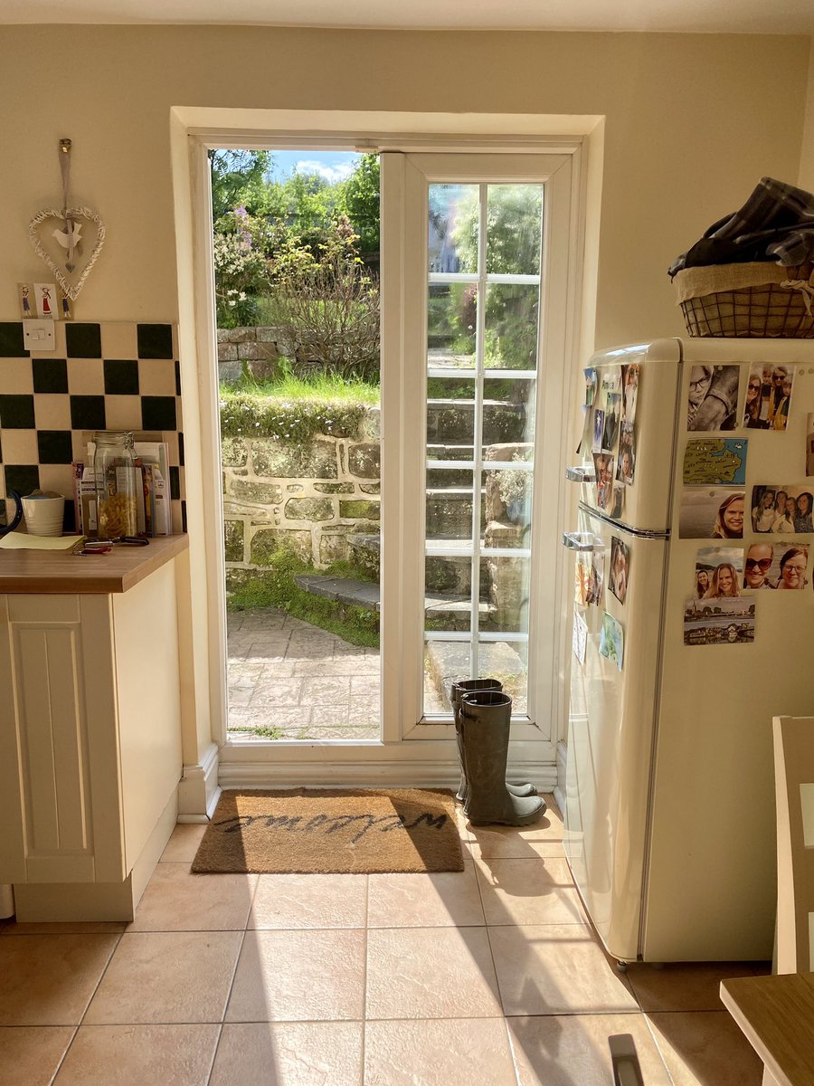 Stef_Tinsley's tweet image. Office view… 😊 ☀️ ❤️ preparing for tomorrows online workshop. Student (and staff) motivation and engagement, employer co-design and co-delivery and some holistic curriculum development stuff thrown in too. #lovemywork #butiwouldratherbeoutside