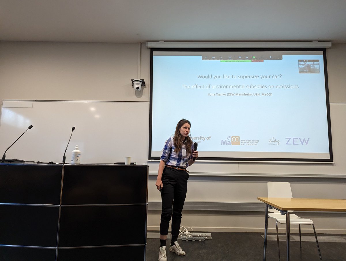 Jour 1 des #ACDD2023 après midi. Ilona Tsanko (ZEW <a href="/ZEW/">ZEW</a>) présente son travail sur "would you like to supersize your car? The effect of environmental subsidies on emissions".