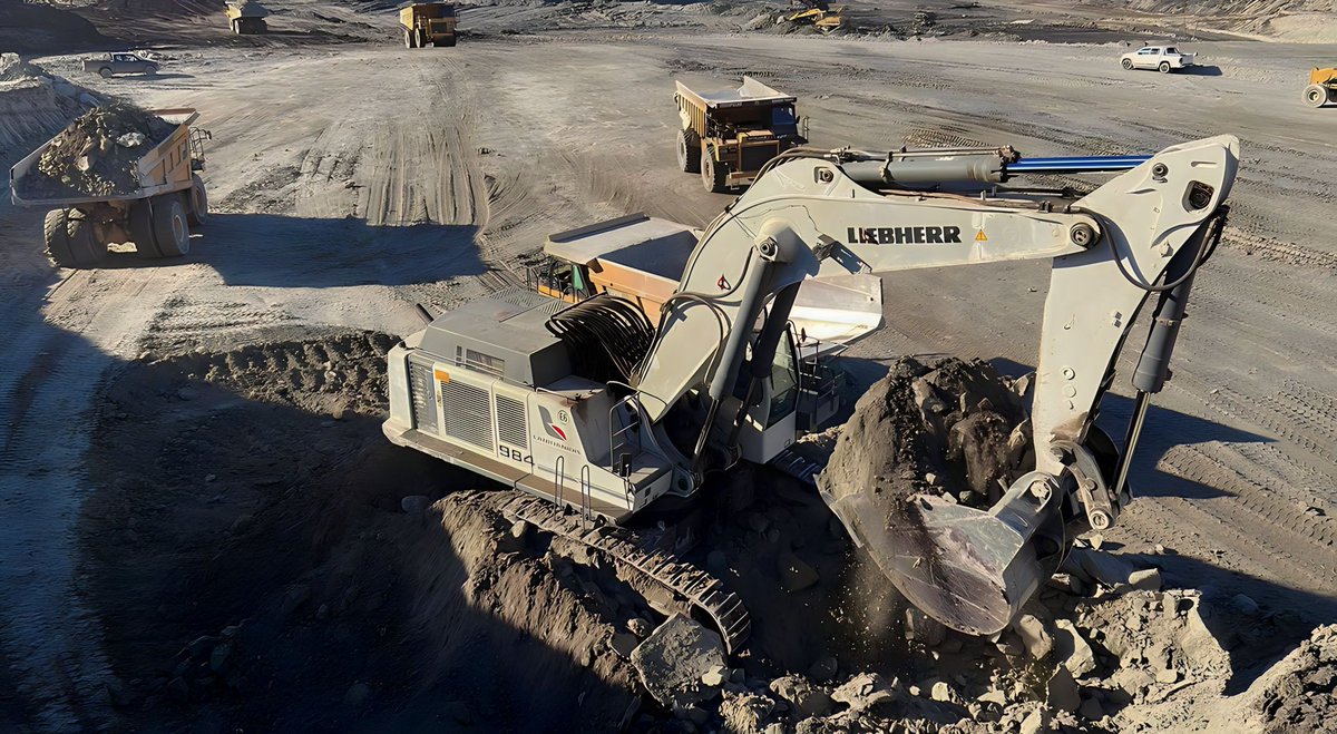 M_A_B_GROUP's tweet photo. Some people make things happen, some people watch things happen, and some people wonder what happened. #MabMining #chromeMining https://t.co/uTSJZ79L6Q