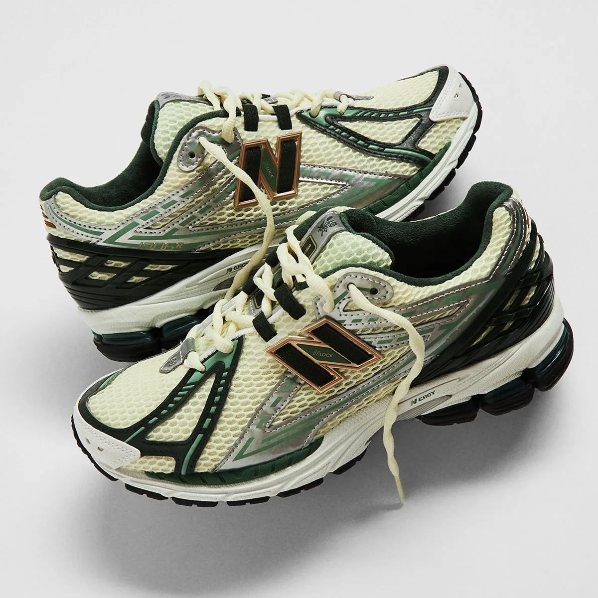 sneakerhuddle's tweet photo. DROPS TODAY ⚡️
Ad: ALD x New Balance 1906R 'Jade'

https://t.co/C1ye8wHES1 https://t.co/22bTm4qdfz