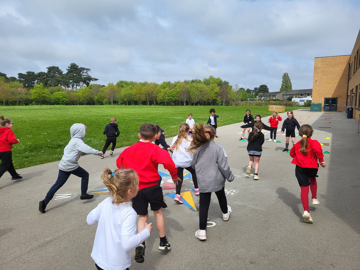 GCPYEAR2's tweet image. We've had great fun today learning about attack and defence in P.E with Alien invaders! @PrimaryGreat #gapped