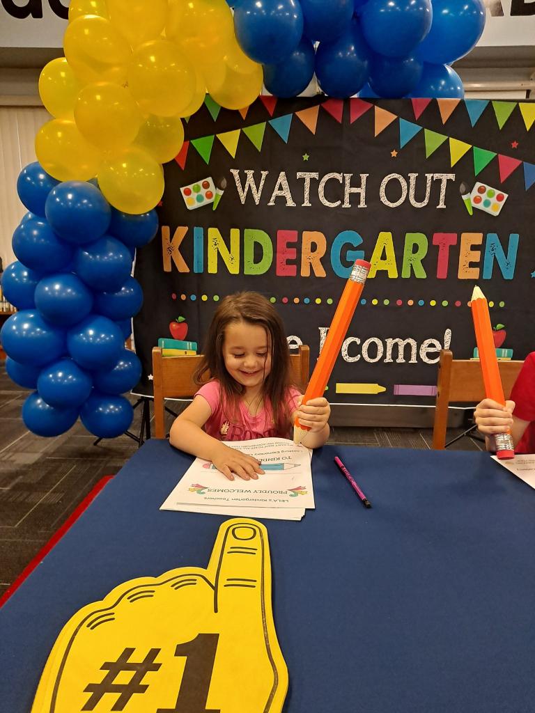 Welcoming our new Eagles! Thank you to Leesburg Public Library for joining us for this exciting event! 💙💛🦅 Kindergarten Signing Day!