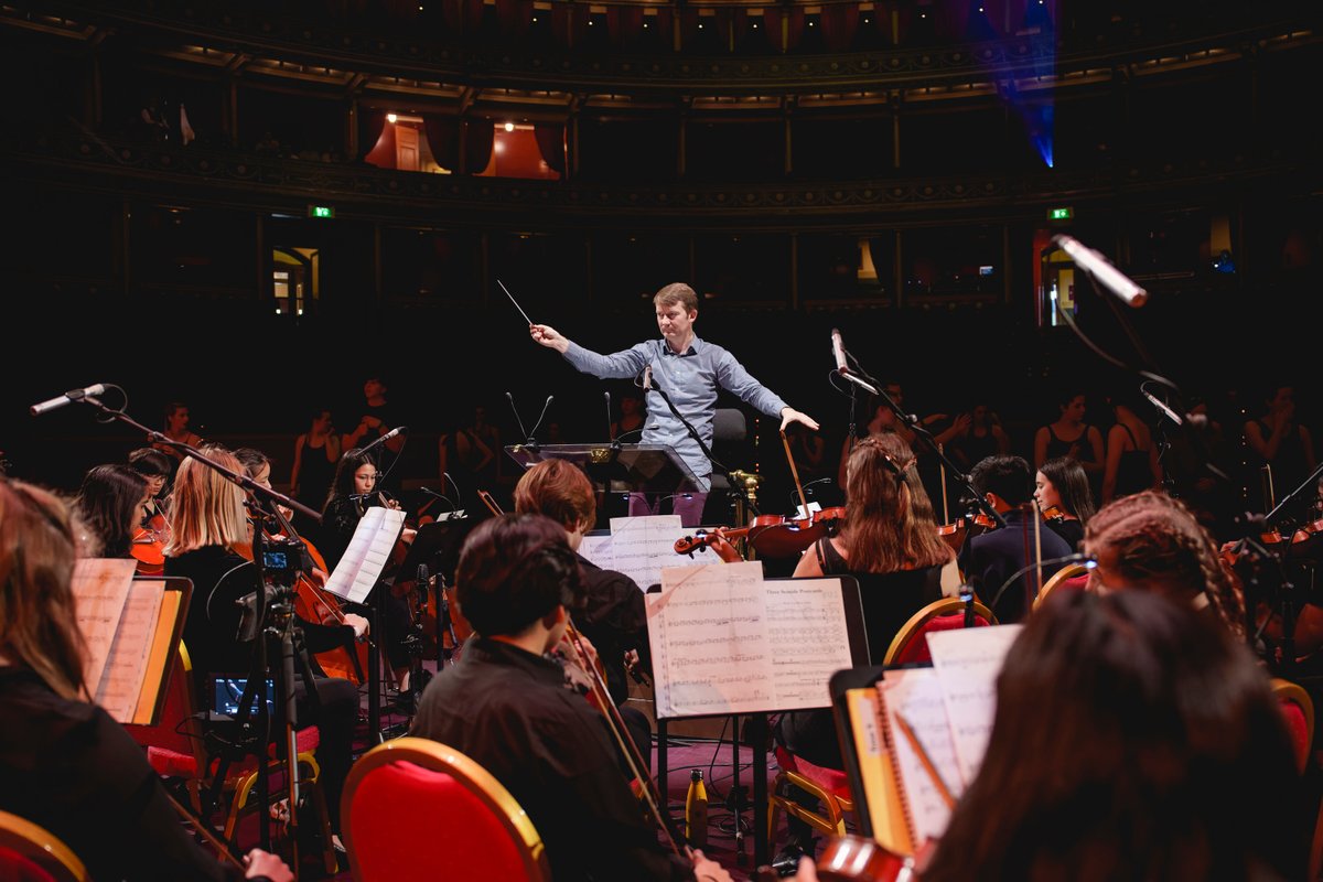 Conducting great music <a href="/RoyalAlbertHall/">Royal Albert Hall</a> will always be a thrill. The human element of doing this with thousands of talented children &amp; young people takes this to a level of fulfilment where words fail and tears flow. #hertsschoolsgala @hertsmusic <a href="/hertscc/">Hertfordshire County Council</a> 
photos: Andy Paradise