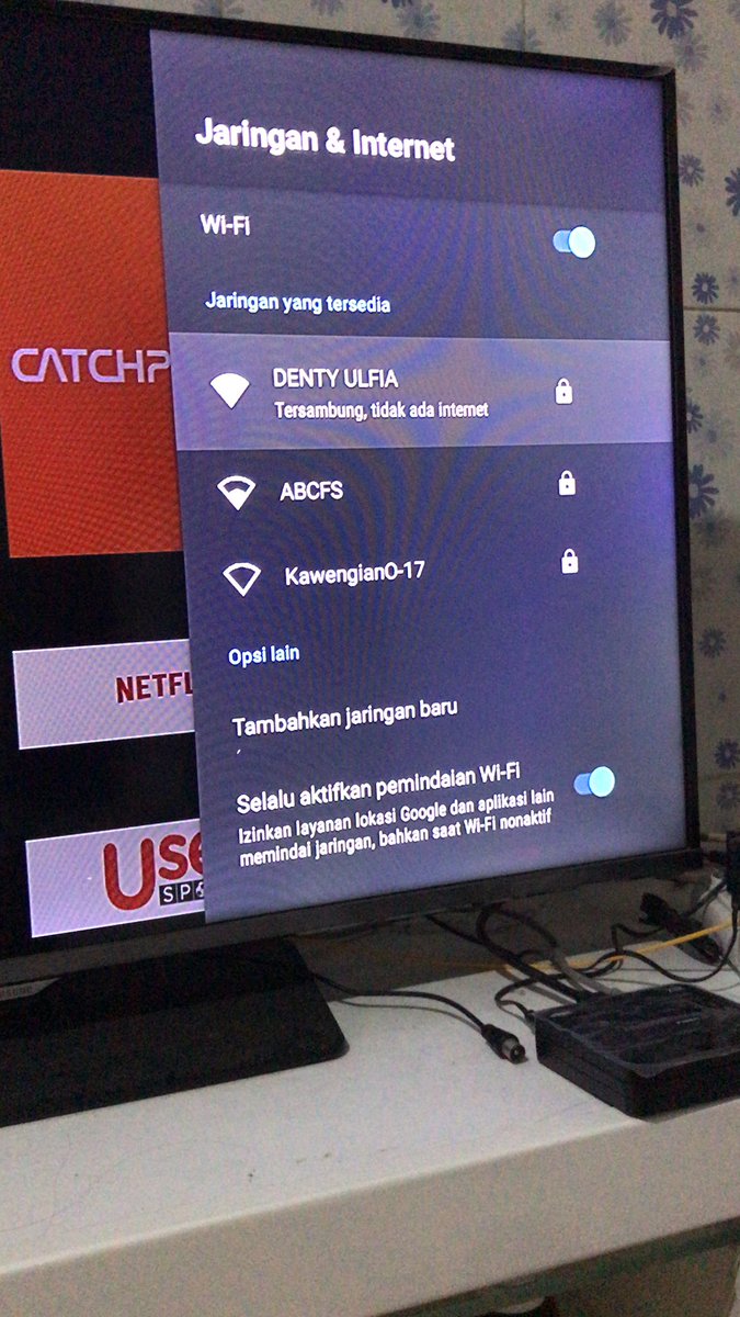 dentyFoxx's tweet photo. @IndiHomeCare Ini buktinya kalo lampu LOS nya menyala kedip2 begini internet tidak terhubung. Yg udah2 besoknya teknisi datang pake naik2 ke atas genteng buat beresin. Jadi ga se simple kabel kurang kenceng yaaa https://t.co/LoaZA6wgNc