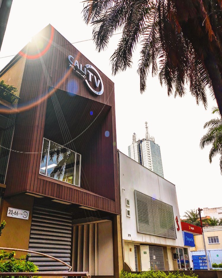 CanalCaliTV's tweet photo. Un sueño llamado CANAL CALITV 📺 que nació hace más de 15 años. Donde se habla y se resalta lo mejor de nuestra CULTURA CALEÑA. Seguimos creciendo y tratando de construir una mejor ciudad, no es tarea fácil pero creemos en CALI. ❤️ #MiCanal #CaliTV https://t.co/eHKC3tBN1Y