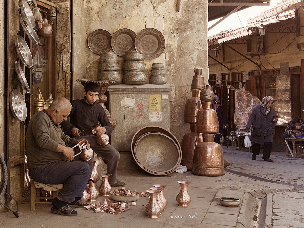 nbherol's tweet photo. Türkiye, Gaziantep 2017
#metalworkthursday #ThePhotoHour #copperwork #handmade #handcrafted #Photography #streetphotography https://t.co/PeMkop4qta