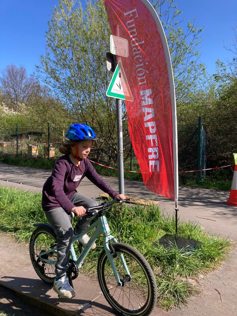 Verti_DE's tweet photo. Durch die Unterstützung unserer Konzernstiftung, der @fmapfre, brachte #Zweirad die jüngsten Fahrradfahrer ganz groß raus: Auf einem Hindernisparcours konnten zahlreiche Kids und Jugendliche ihre Radfahr-Skills verbessern.💪❤️
#FahrradRallye #fmapfre #FundacionMapfre https://t.co/Jv94qj2w4E