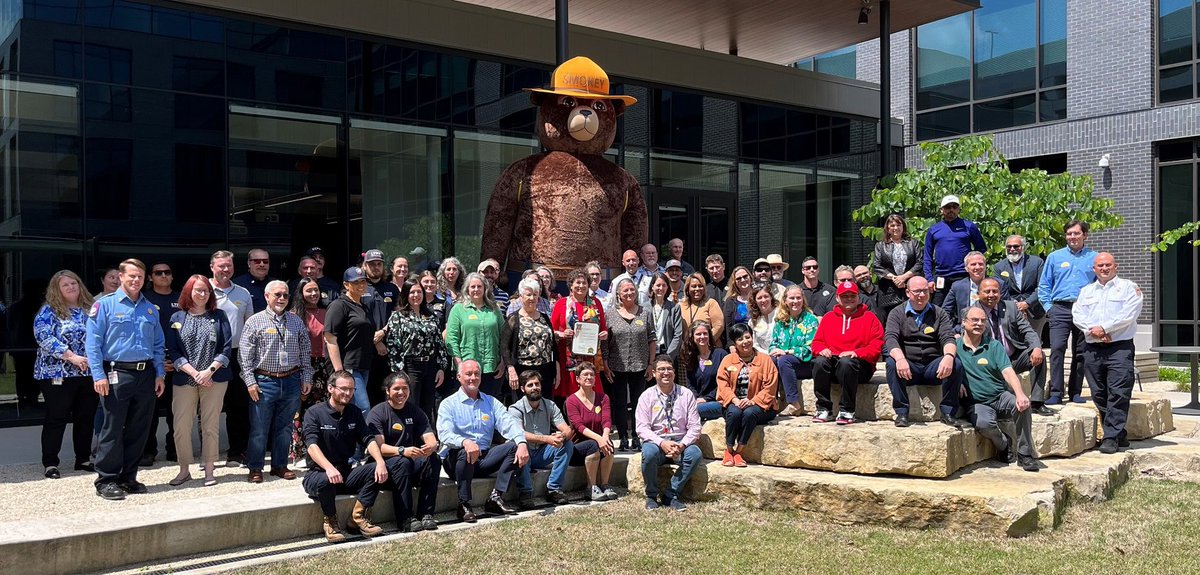 WildfireDiv's tweet photo. Thx to @CommishShea and @austintexasgov @ALTERforATX for attending our @WildfireDiv's preparedness forum! 

#nationalwildfirepreparedness day is this Saturday; are YOU ready? B/c as @smokey_bear says, "Only you can prevent wildfires". Learn more: https://t.co/NXyR5HM5ul 

📷©AFD https://t.co/YxViL7Hxn0