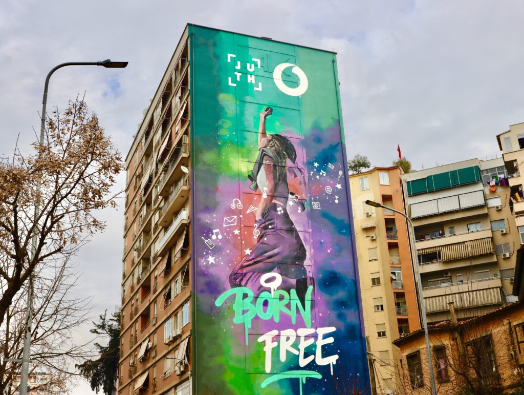 Synnytyskoneista politiikan pelinappuloiksi – Albaniassa naisilla ei vieläkään ole ääntä, ja siksi tasa-arvon sanoma uhkaa vääristyä: “Feminismi on ase äärioikeiston käsissä”

-> buff.ly/3nnu0e5

✍️📸 Balkanin kirjeenvaihtajan <a href="/Heidi_Nummi/">Heidi Nummi</a>
 
#Albania #tasaarvo #feminismi