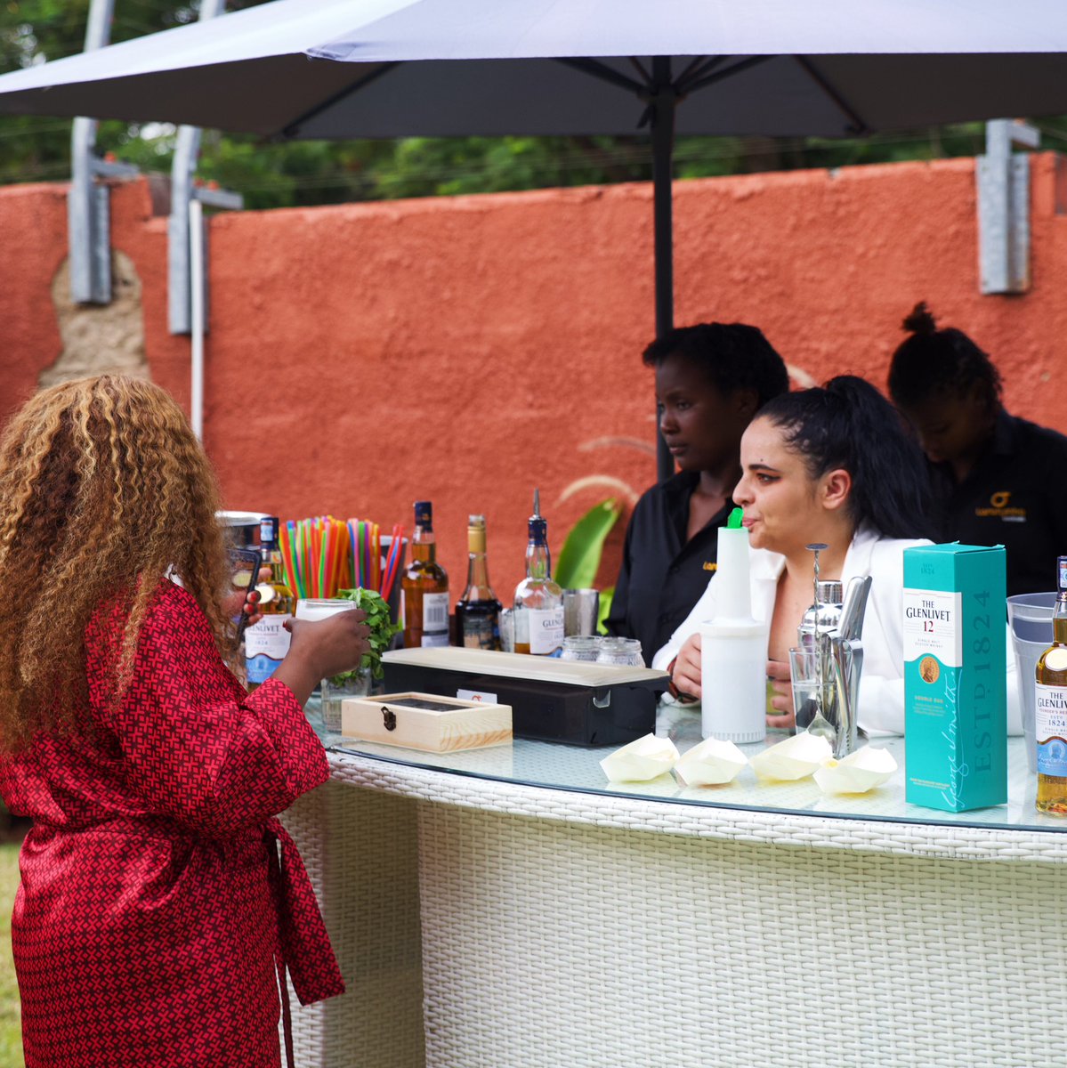 XipixiOfficial's tweet photo. #Xipixi Founder and Creative Director @toni_xipixi hosted a private and cozy cocktail event at his residence in Mozambique to celebrate the long partnership between XIPIXI and THE GLENLIVET. @TheGlenlivet 
#Xipixi
#TheGlenlivet 
#BreakTheStereotype https://t.co/3VCgdnlLPq