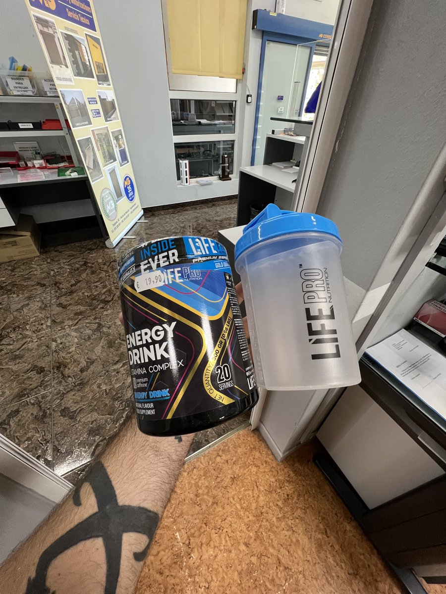 OfficialFranchu's tweet photo. Cositas que le alegran a uno el día 😊
Regalito de bienvenida que me mandan los chicos de #Lifepro 👀
Pd: A ver si se abren un twitter ‼️
Pd: like por la etiqueta del precio 😅 https://t.co/VvPWOMkK2M