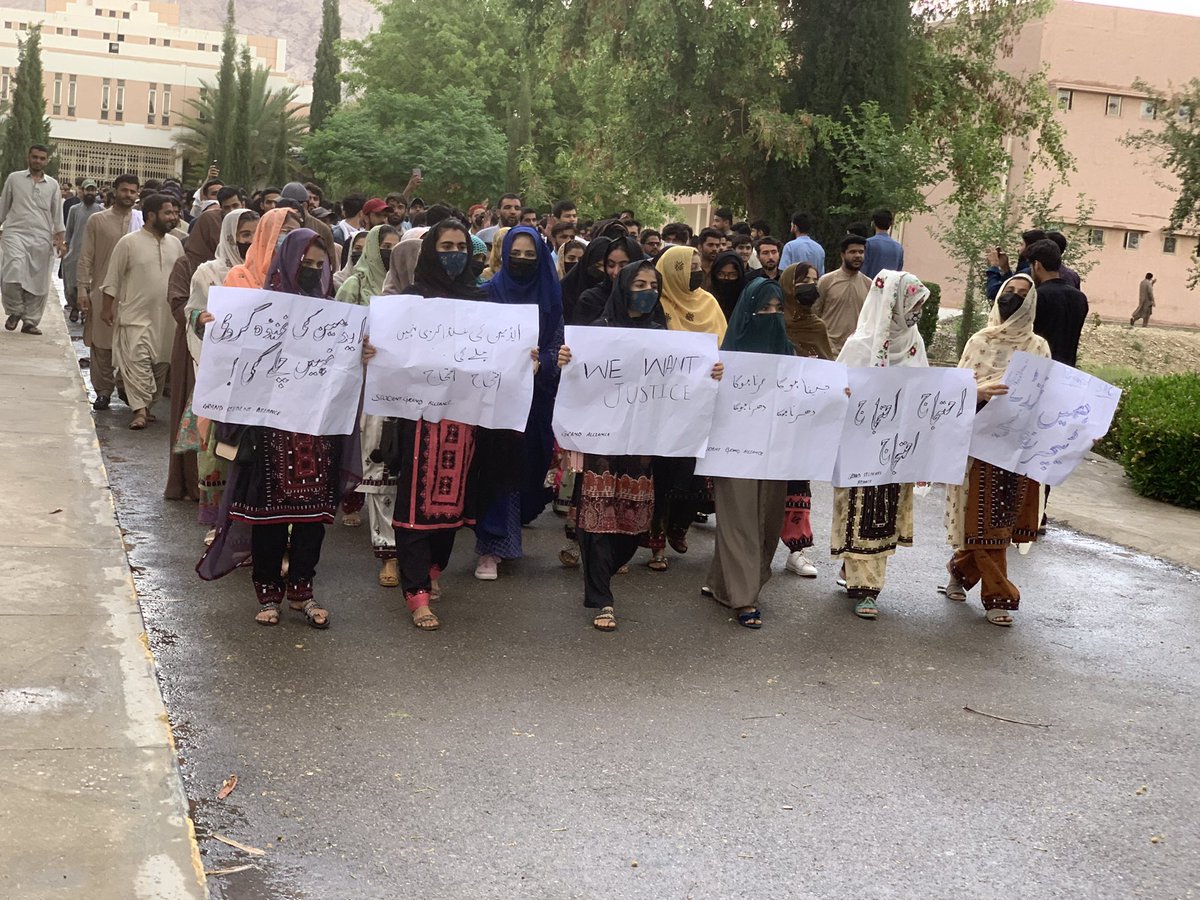 shay_uzair's tweet photo. In this hard weather the rally and the protests continue against the Administration goons of BUETK.

#StopHarrasingBUETKStudents
#SolveBUETKAdminstrationIssues https://t.co/tKPSGCRjyv