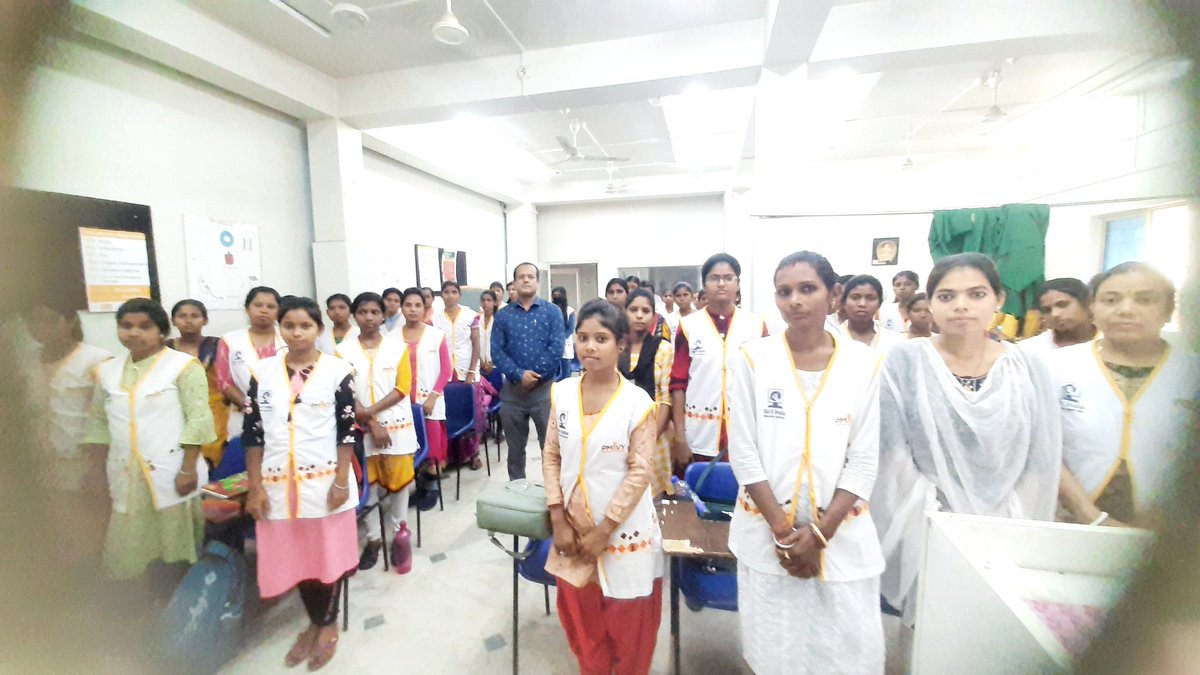 Skill_India_WB's tweet photo. During the visit to #PMKK Purulia, interacted with the Students undergoing training under #PMKVY. Students are happy with the Training they are undergoing. @MSDESkillIndia @NSDCINDIA #Skills4All @Skill_India_WB @rsbiky @EdujobsAcademy https://t.co/0IvBi9tI2S