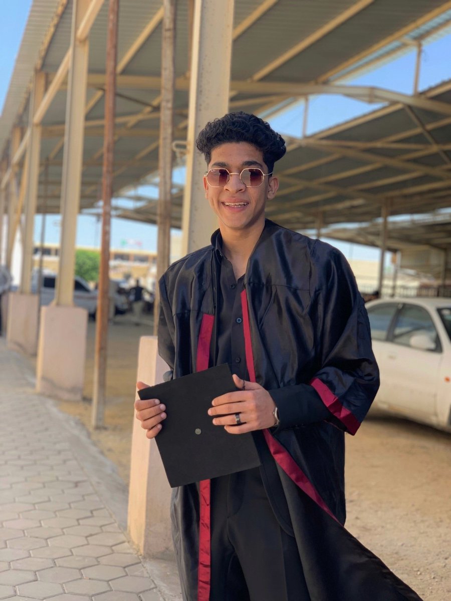 SaeidKoka2's tweet photo. Senior 2023 ❤️👨🏻‍🎓 https://t.co/dSIyzZsN7l