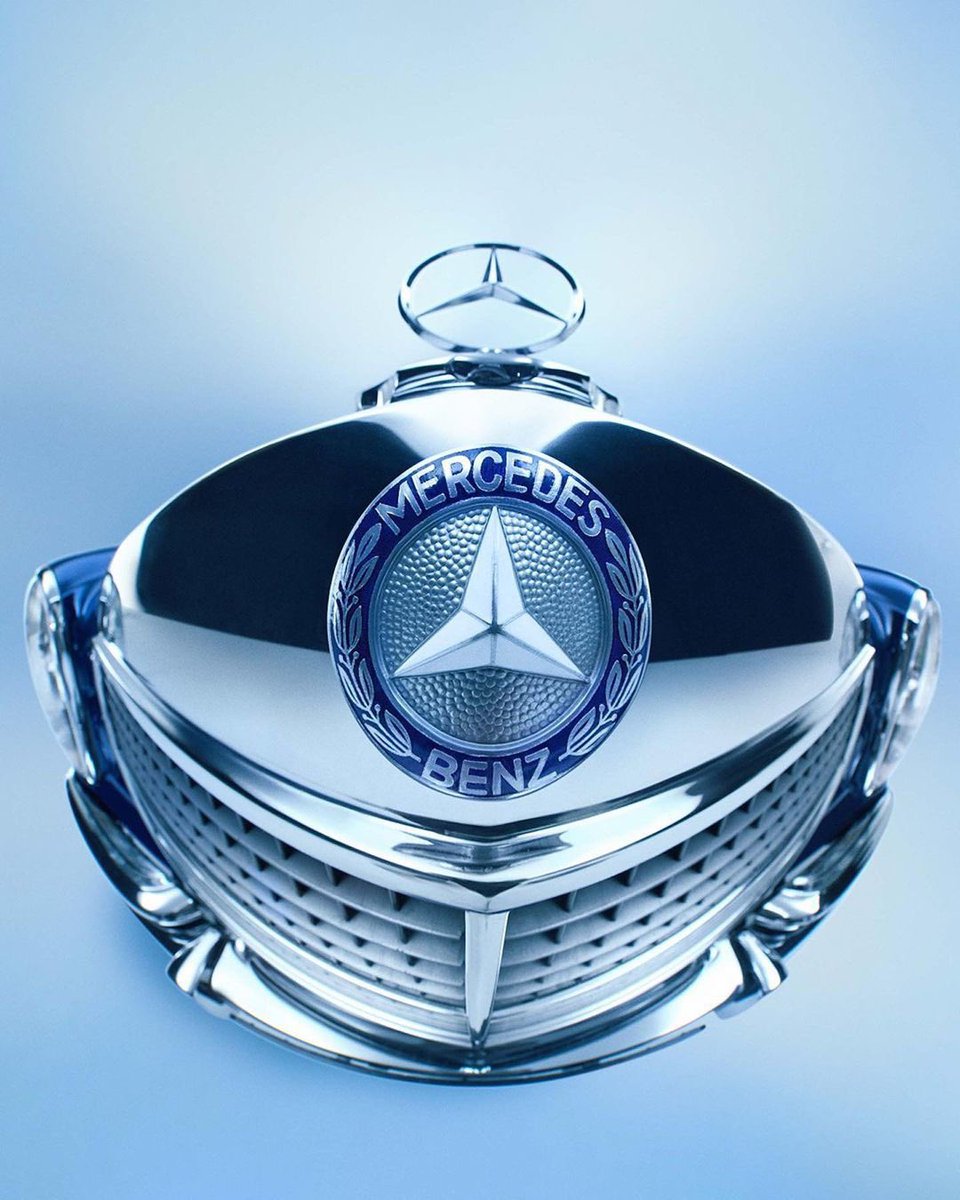 MB_SilverArrows's tweet photo. No matter from which angle you look at it, the #MercedesBenz 600 remains iconic – even 60 years after its world premiere. What detail looks best on the #GrandMercedes for you?
#MBclassic #MBSilverArrows https://t.co/gZWqd9oaBO