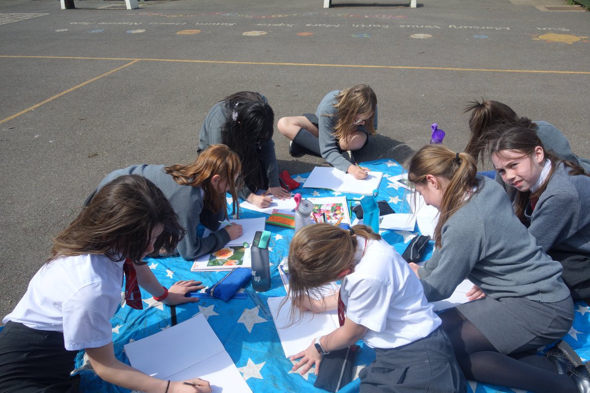 JohnClarePri's tweet photo. Year 6 are enjoying an Art lesson, in the sunshine, this afternoon. We are looking forward to more outdoor learning as the weather improves. @SokeEdTrust @ThePiXLNetwork @Pboro_LTA @VillageTribune1 #art #school #Year6 #Helpston https://t.co/j4HcO79zuF