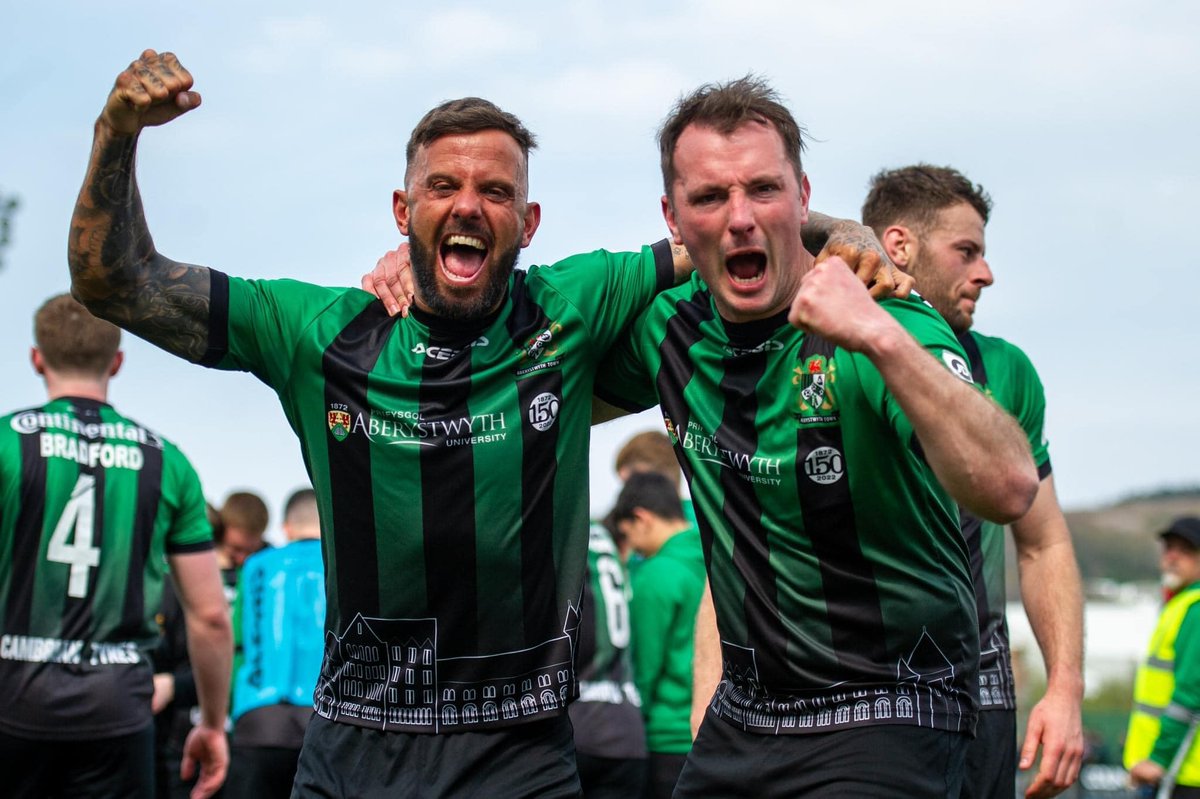 ffigar's tweet photo. Congratulations to @AberystwythTown on a spectacular nervy end to the season. Another year in the Welsh Prem @AcerbisSportUK #welshprem #sgorio https://t.co/JDmlStDYMA