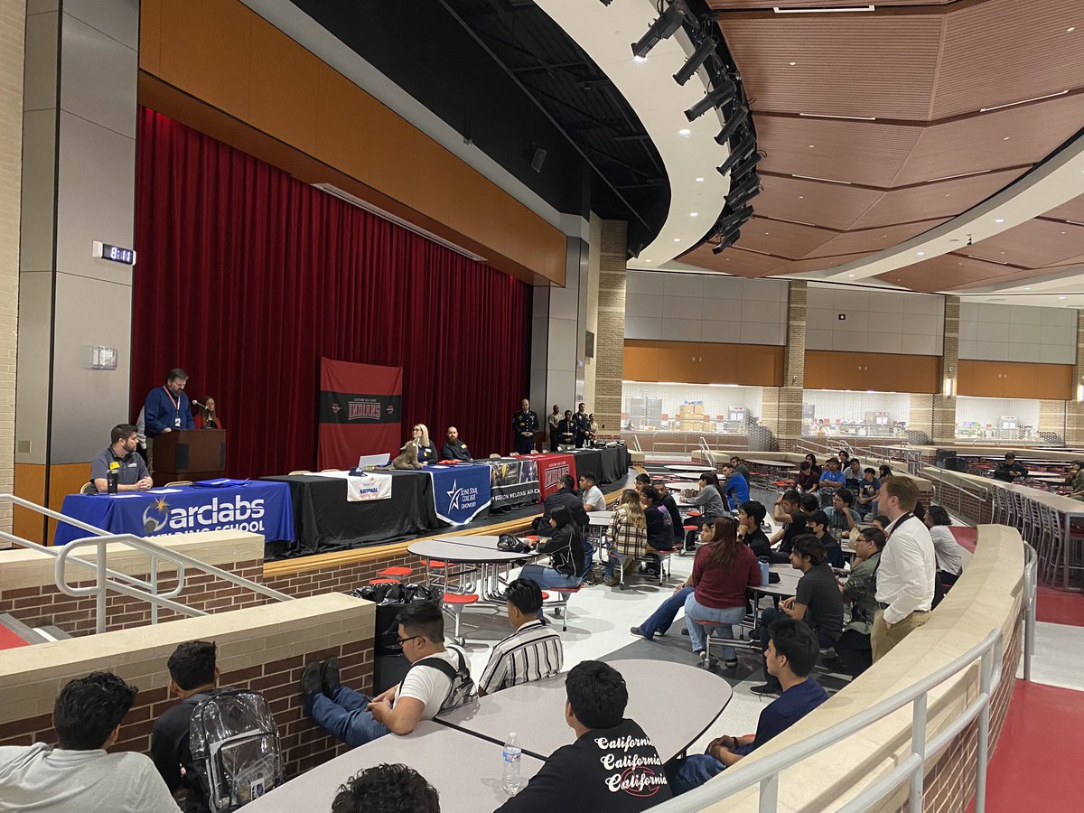 It’s CTE signing day <a href="/ClevelandISDTX/">Cleveland ISD</a> <a href="/CHS_CISD/">Cleveland High School</a> we are so proud of our scholars for having a post secondary plan!