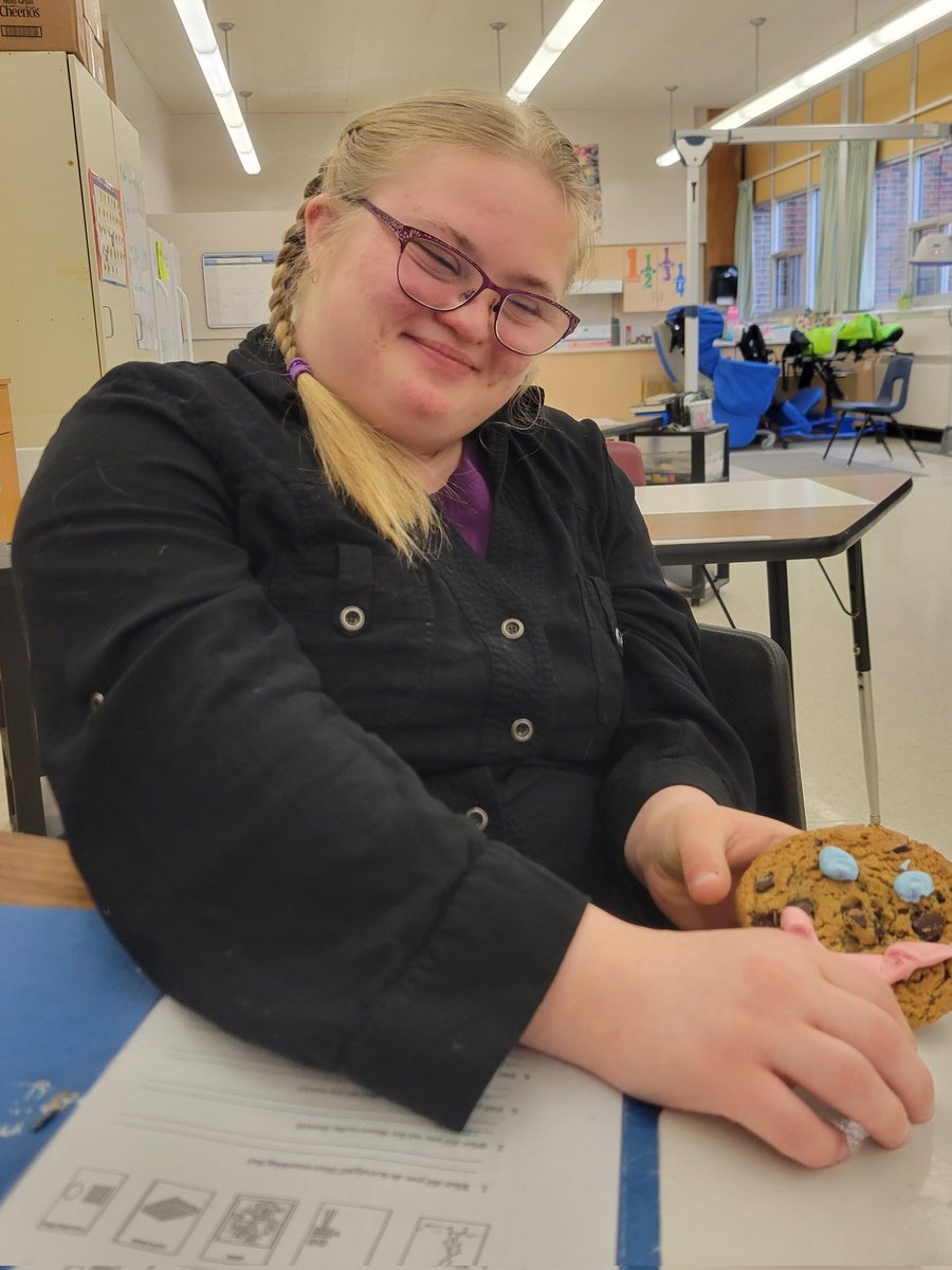 Thanks <a href="/TimHortons/">Tim Hortons</a> Palmerston &amp; our favourite teacher, Mr. Holland for the delicious cookies. You sure did make us #smile! 
#smilecookies <a href="/NorwellDSS/">Norwell DSS</a> <a href="/ugdsb/">Upper Grand DSB</a>