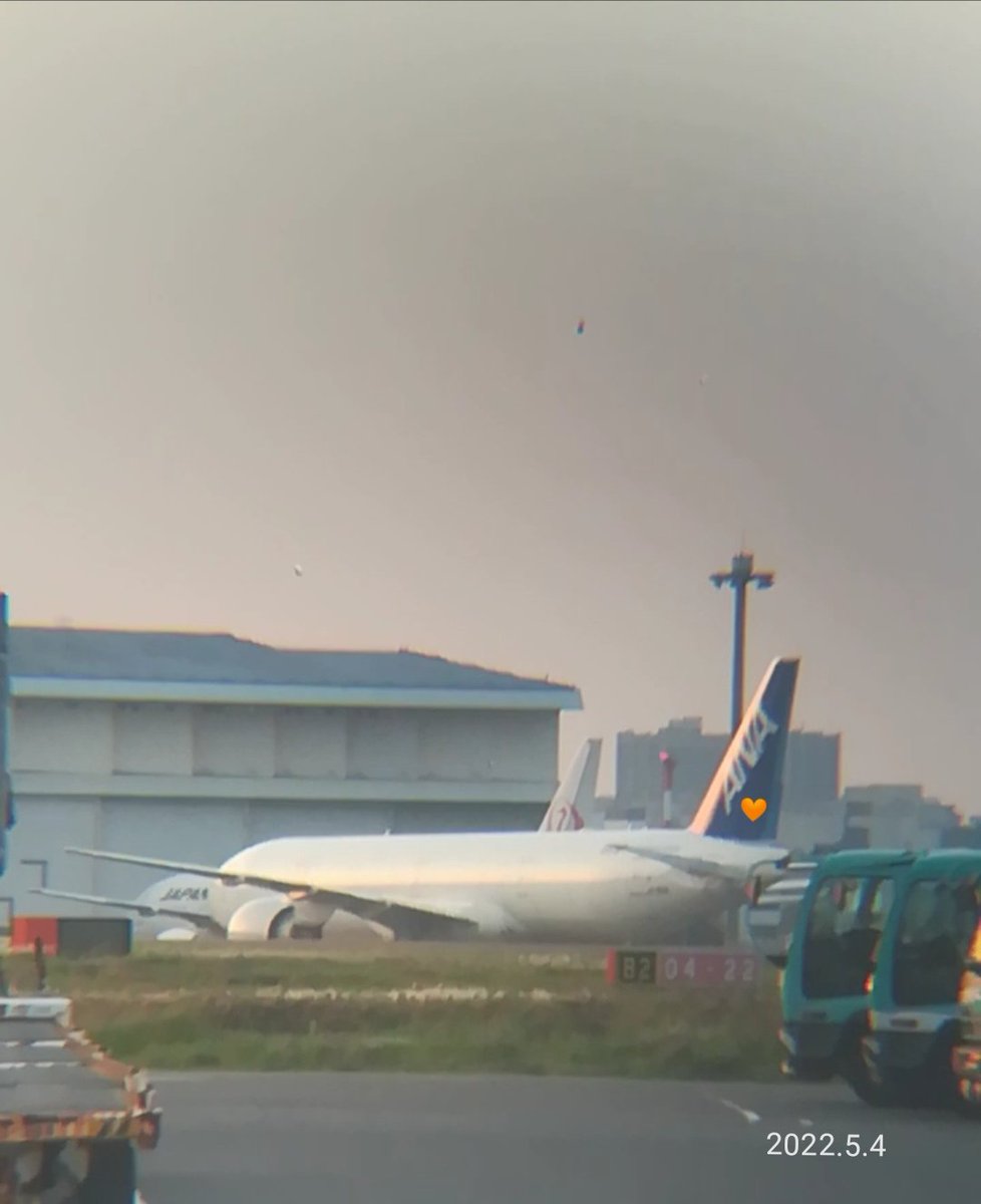 moon_rain_r's tweet photo. べべタン🧡✈逢いたいよ😭
べべタン🧡✈またいつかね🧡👋明日も絶対逢えますように🙏🌠
#BB8 #JA789A #Boeing777381ER #ANA #AllNipponAirways #全日空 #STARWARS #スターウォーズ #STARWARSPROJECT #ANASTARWARS™PROJECT #MayTheForceBeWithYou #HDN
#羽田空港 #Diary #スターウォーズの日 https://t.co/lMCbb9G0pR