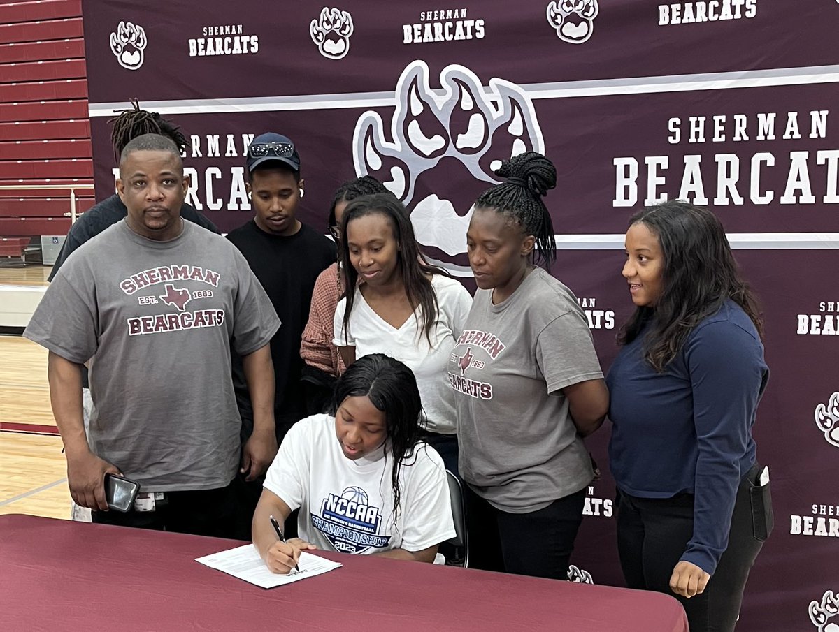 Sherman’s Andre’sha Luper signs to play basketball for Champion Christian