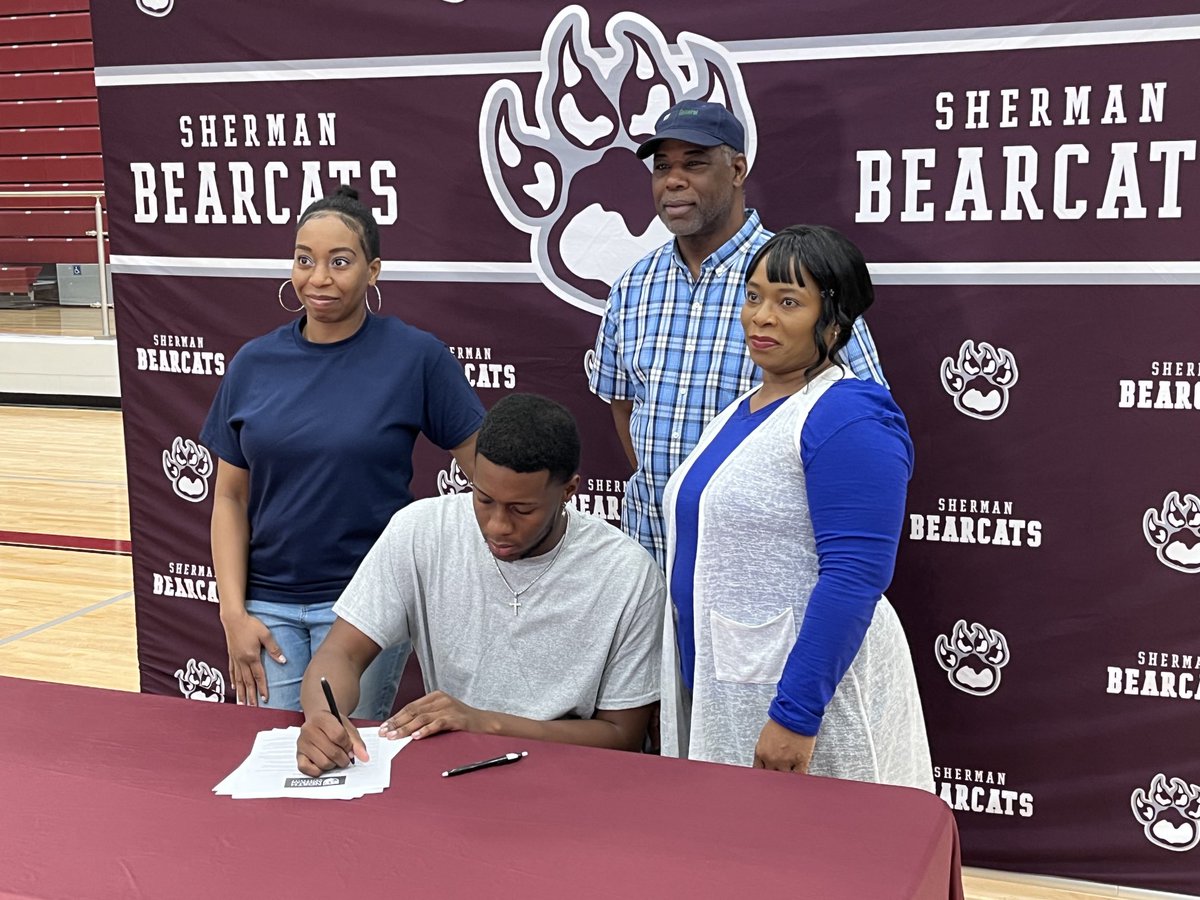 JasonDellaRosa's tweet image. Sherman’s Letarian Sims signs to play football at North American University