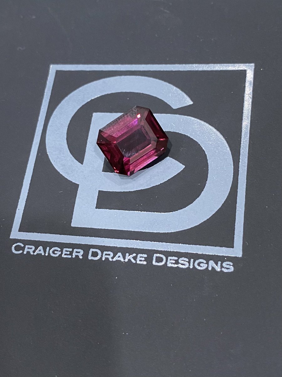 craigerdrake's tweet photo. Giving a loose gemstone as a gift is such a wonderful surprise, allowing that special someone the opportunity to create the piece of their dreams! https://t.co/5QAEwQEbH7