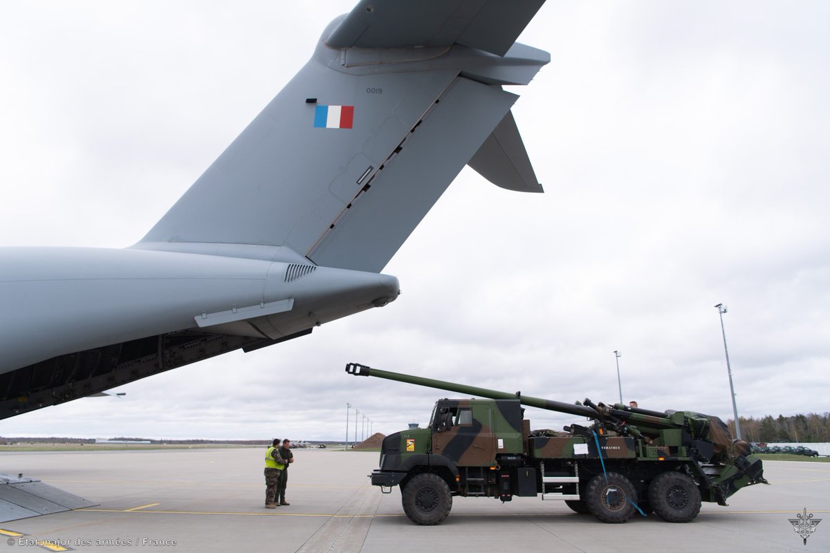 MoD_Estonia's tweet photo. ✔️ New strategic capabilities in @NATO #eFP Battlegroup Estonia! 🇫🇷 Caesar self-propelled howitzers arrived in 🇪🇪 as quick reinforcement for 🇪🇪 #defence from our 🇫🇷 allies. #eFPBG #WeAreNATO #StrongerTogether https://t.co/uPKkCzThia