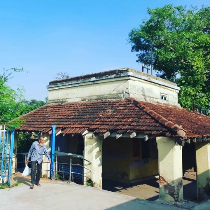 Hyderabadi2911's tweet photo. Alwal, a suburb of Secunderabad (a thread).

Sandwiched between the defence and residential areas, the etymology of this area has two versions.

The railway station, still retains the old bygone charm &amp; tranquility of Metre Gauge era (1/3). https://t.co/a2kiQImsCB