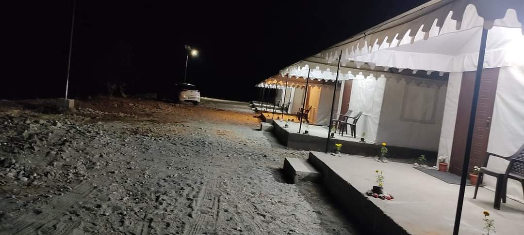 Escape to the tranquil and scenic Bomjir River Camp located on the embankment of River Dibang near Dambuk, Arunachal Pradesh.  Check out - northeastadvisor.in/post/bomjir-ri…
.
.
.
.
#BomjirRiverCamp #DibangRiver #LuxuryCamping #ArunachalPradeshTourism #NortheastIndia #TravelGoals #Nature