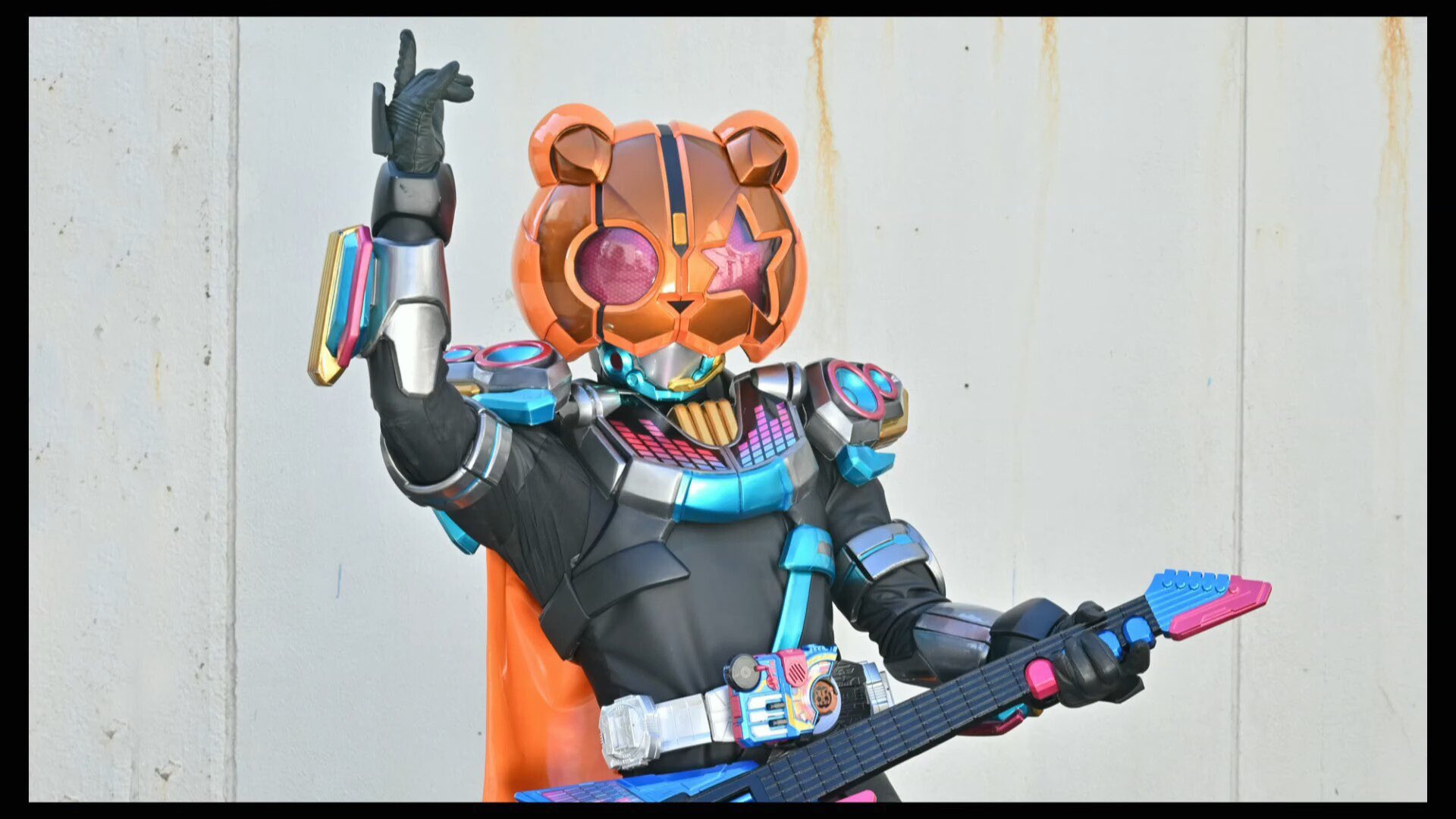 Amazon | 装動 仮面ライダーガッチャード→1←＆装動 仮面