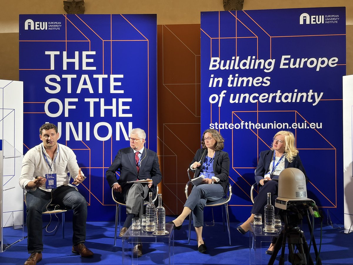 Our @GED_Tweet panel just now at #SOU2023: @K_gnath, @pa_balland and Anna Sobczak, facilitated by Alessandro Merli, on how interregional cooperation could foster both: EU cohesion as well as the twin transition. Key: collaborate around complementary technologies.